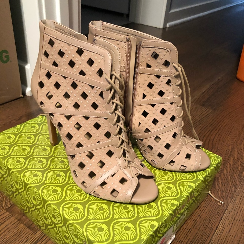 Gianni Bini Nude Sandals